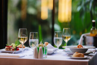 Dining Experiences at The Glide Bar _ The Aviary Hotel