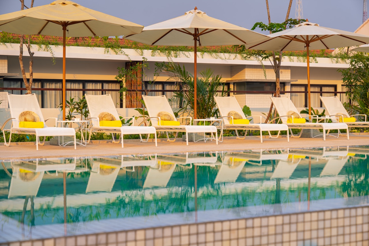 Rooftop Infinity Pool | The Aviary Hotel
