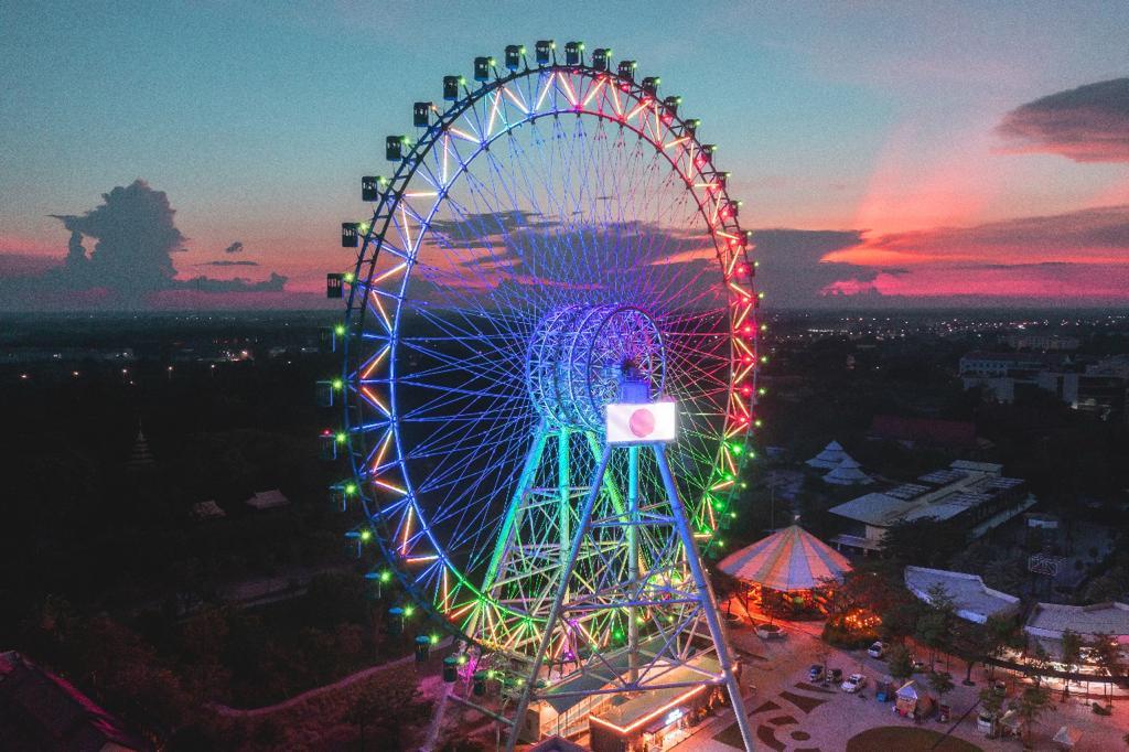 Ferris Wheel PreWedding Photo